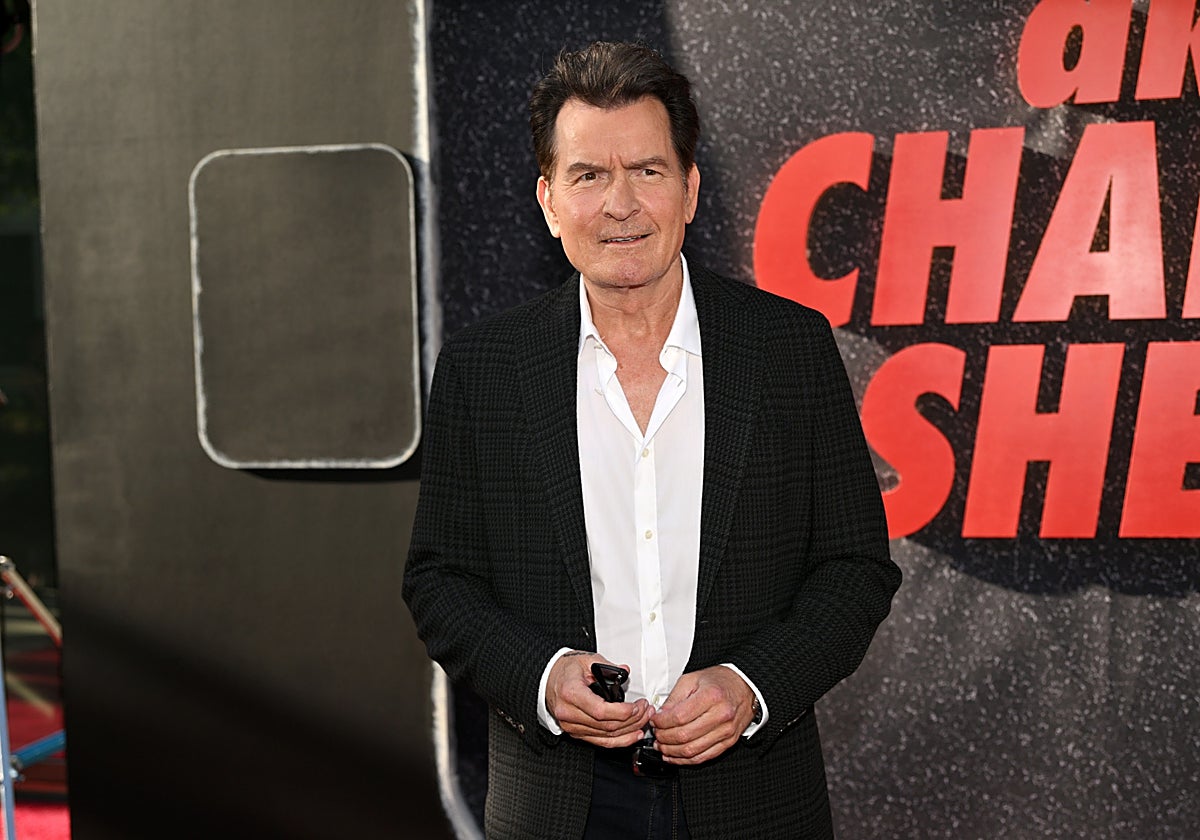 Charlie Sheen revive su caótica llegada a Hollywood: 48 horas despierto y un rodaje inolvidable