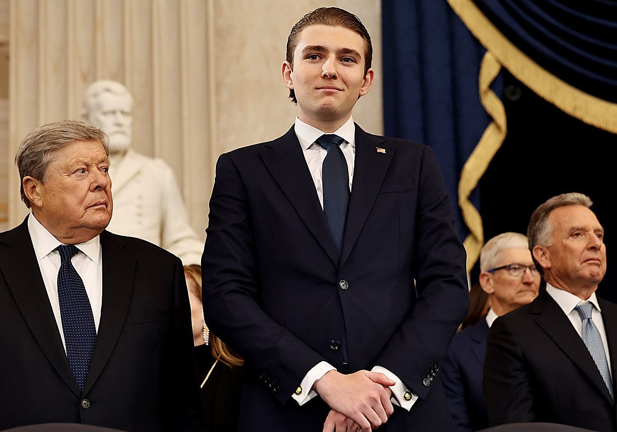 Barron Trump deja la universidad para trabajar junto a Melania en proyectos  de IA en la Casa Blanca