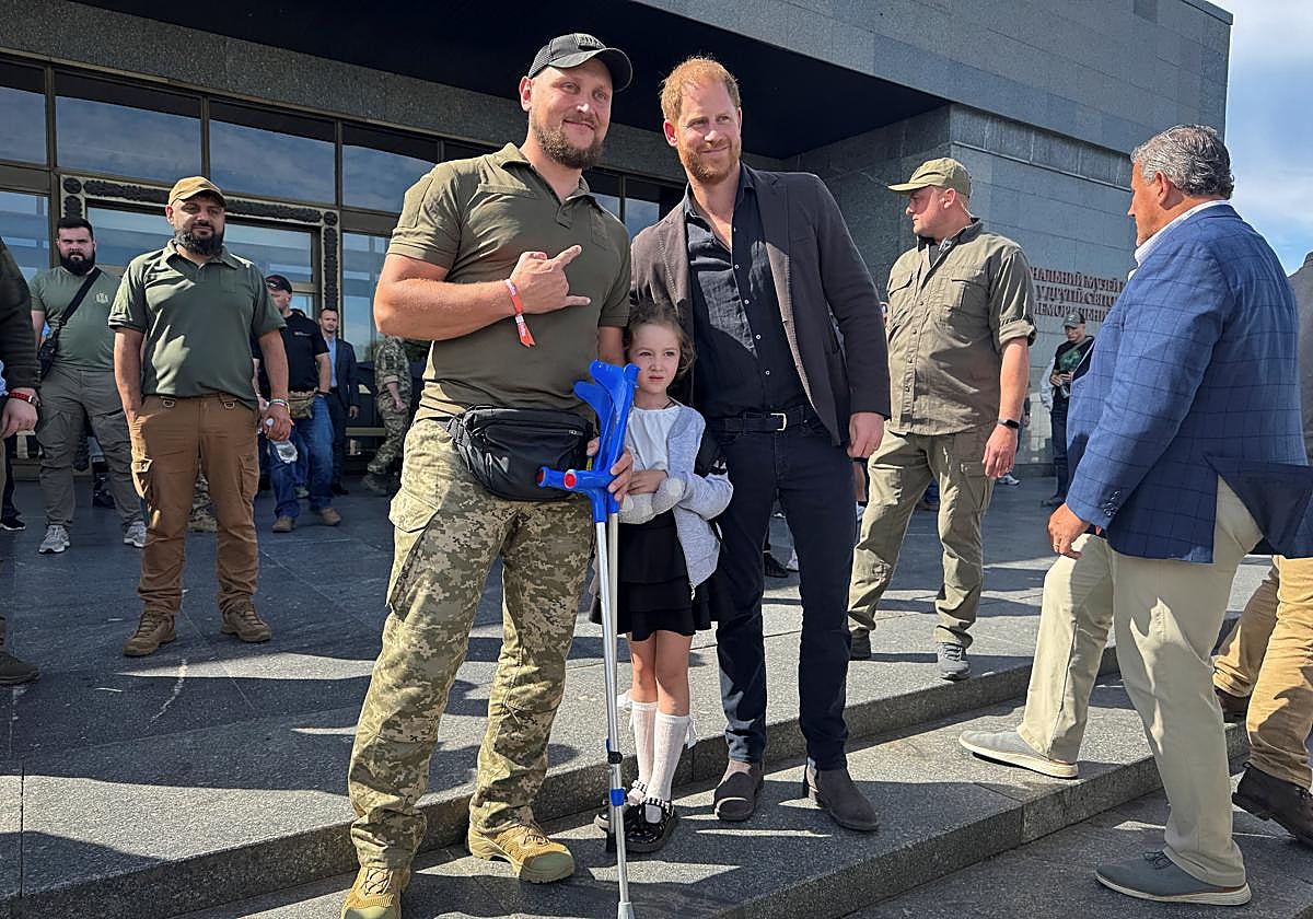 El príncipe Harry de Inglaterra, en Kiev este viernes