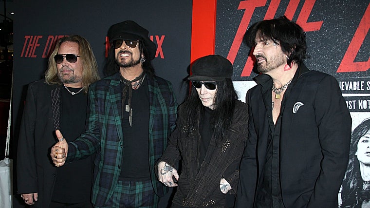 Tommy Lee, Mick Mars, Vince Neil y Nikki Sixx, que conforman Mötley Crüe