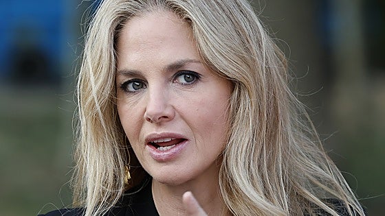 Genoveva Casanova 'exiliada' para no dinamitar la boda de Cayetano Martínez de Irujo