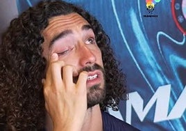 Marc Cucurella rompe a llorar al contar los problemas que tiene con un hijo con autismo