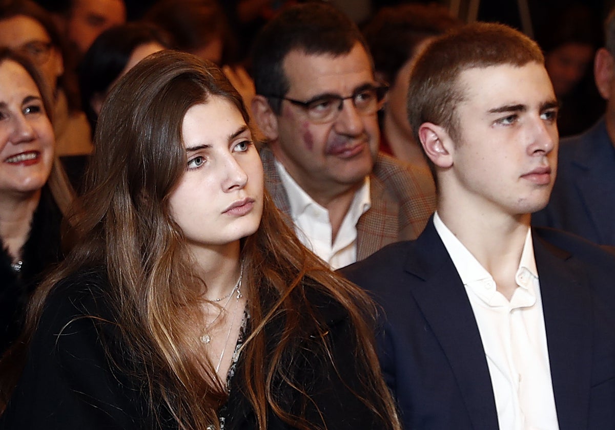 La vida de Amina y Luis, los hijos mellizos de Cayetano Martínez de Irujo: sus estudios y profesiones, afincados en Londres y en los mejores círculos