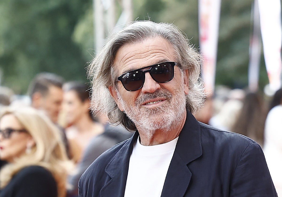 Pepe Navarro entre los afectados del temporal en Ibiza: «Era como tener una pared negra delante de casa»