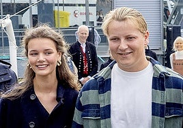 El hijo menor de la Princesa Mette-Marit huye de los líos de la Corona noruega y se instala en Milán con su novia