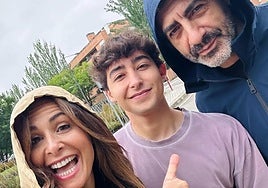 El hijo de Juan del Val y Nuria Roca le dedica unas emotivas palabras a su padre tras ganar el Premio Planeta: «El hijo más orgulloso»