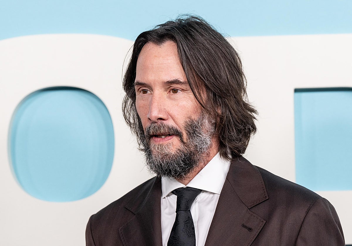 El susto más surrealista de Keanu Reeves: una fan quiso meterse en su coche al grito de «¡Soy tu divina esposa!»