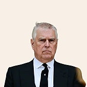 El expríncipe Andrés, un futuro gris, sin asignación estatal y tutelado por el Rey