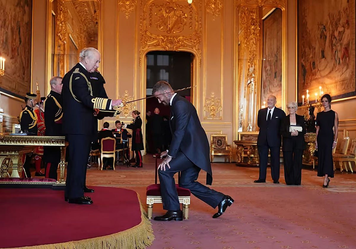 David Beckham es nombrado caballero por el rey Carlos III en Windsor