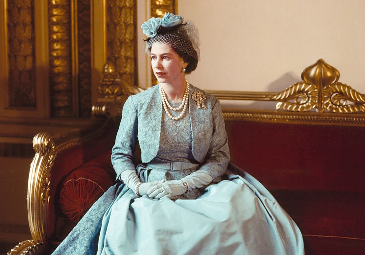El guardarropa eterno de Isabel II verá la luz en Buckingham