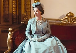 El guardarropa eterno de Isabel II verá la luz en Buckingham: un homenaje al estilo que marcó una era