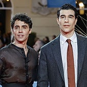 Los Javis: el fenómeno creativo detrás de 'La bola negra' que une a Penélope Cruz y Glenn Close