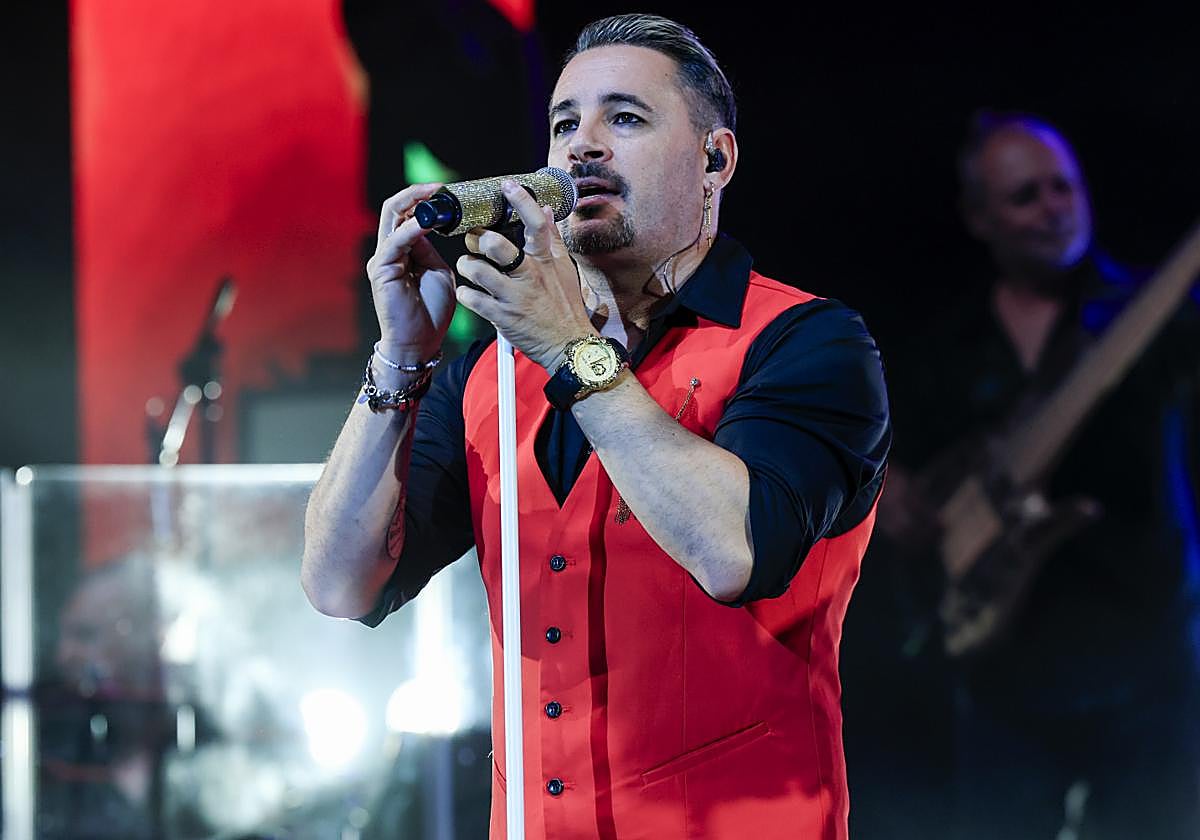 La vida personal de Andy: la reciente separación de Andy y Lucas, una hija adolescente y su novia actual