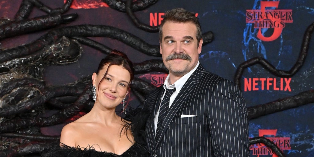 «Somos una familia»: así zanjan los creadores de 'Stranger Things' los rumores sobre Millie Bobby Brown y David Harbour