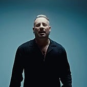 Andy ficha con la agencia de management más poderosa de España, anuncia sus primeros conciertos sin Lucas y publica 'Marioneta'