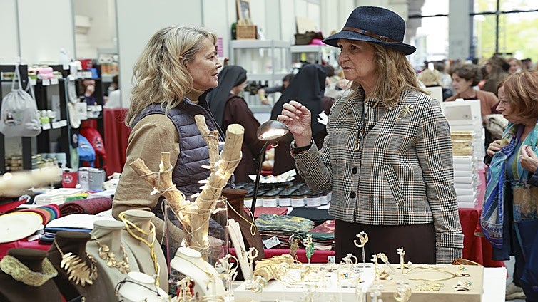 La Infanta Elena inaugura la 54ª edición del Rastrillo Navideño de Nuevo Futuro