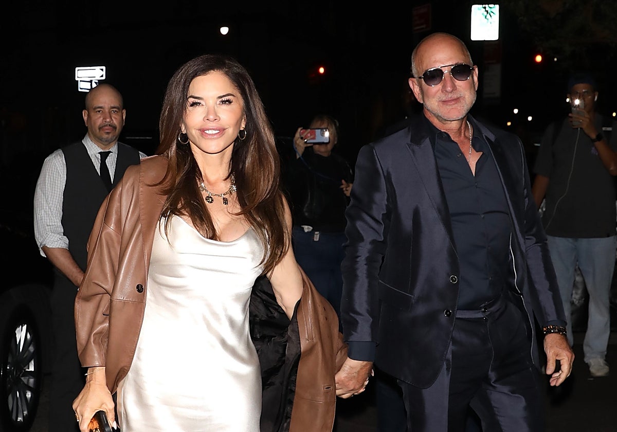 Jeff Bezos y Lauren Sánchez conquistan la alfombra roja más deseada del año a golpe de talonario