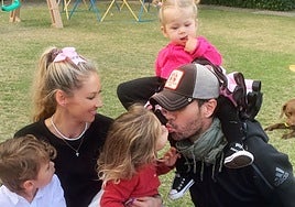 Anna Kournikova y Enrique Iglesias, «muy emocionados» con la llegada de su cuarto hijo y preparados para un «caos controlado»