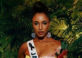 Miss Jamaica permanece en la UCI tras su accidente en Miss Universo