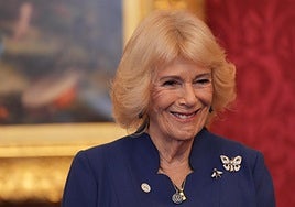 La Reina Camilla debuta como personaje literario en un thriller de su autor favorito, Peter James