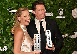 Hugh Jackman y Kate Hudson sorprenden a sus fans en un bar de Nueva York cantando canciones de Neil Diamond