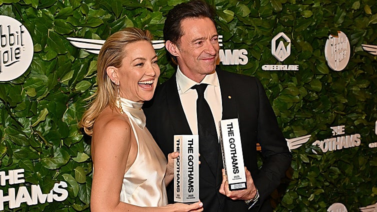Hugh Jackman y Kate Hudson sorprenden a sus fans en un bar de Nueva York cantando canciones de Neil Diamond