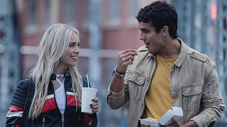 La historia de amor de Óscar Casas y Ana Mena: de conocerse en el rodaje de la película 'Ídolos' a presumir de su relación