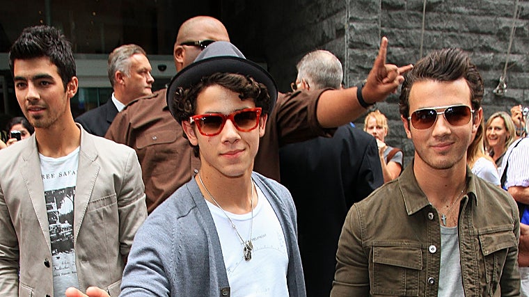 Los Jonas Brothers rompen el silencio sobre sus anillos de castidad: «Era extraño el interés en nuestra vida sexual»