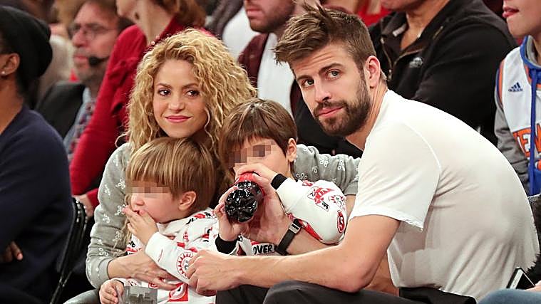 Shakira junto a Piqué y sus dos hijos, en una foto de archivo