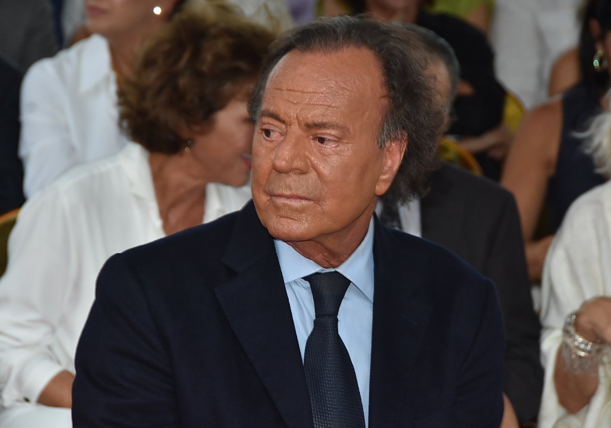 Dos ex trabajadoras de Julio Iglesias le acusan de agresiones sexuales