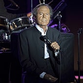 Julio Iglesias anuncia acciones legales y sostiene que «todo se va a aclarar»