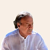 Si cae Julio Iglesias, cae el mayor mito español reciente