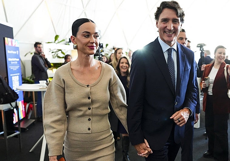 Katy Perry y Justin Trudeau, a su llegada al Foro de Davos.