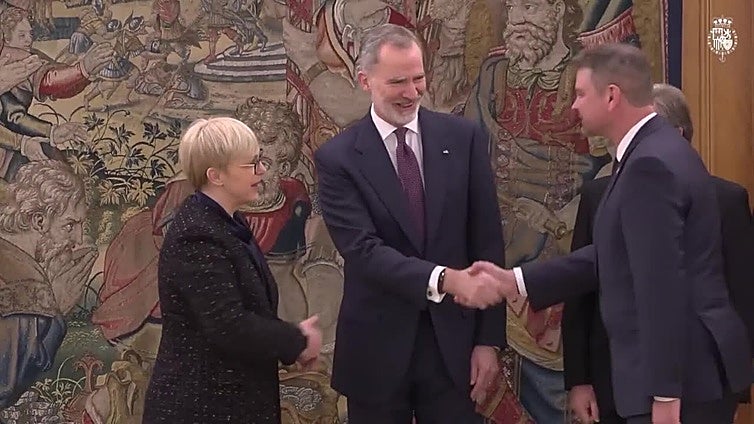 El Rey Felipe VI, de lo más sonriente, celebra su 58 cumpleaños trabajando