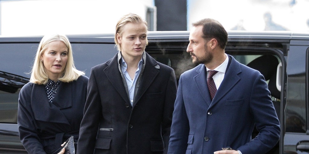 La sugerencia de Haakon de Noruega a Marius Borg: «Márchate a hacer surf»