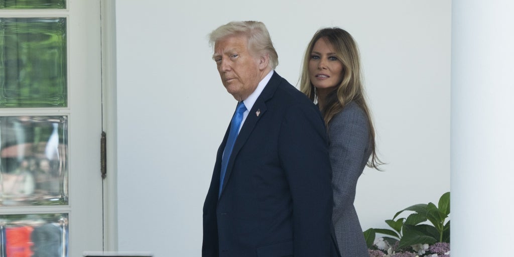 Donald Trump conoció a Melania a través de Jeffrey Epstein, según una asistente del magnate