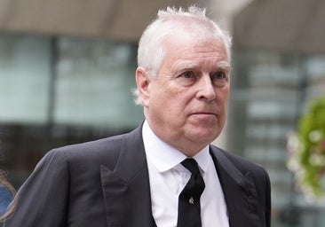 El expríncipe Andrés devuelve al Rey Harald la medalla más importante de Noruega