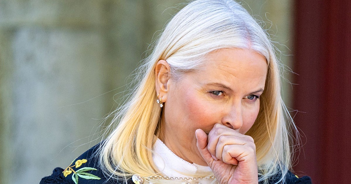 Mette-Marit de Noruega, fotografiada con un respirador mientras espera un trasplante