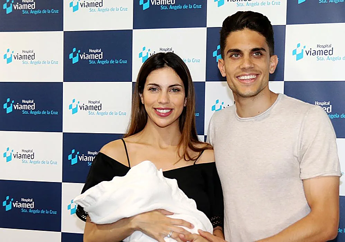 El futbolista Marc Bartra y la periodista Melissa Jiménez son padres de tres hijos: Gala, Abril y Max