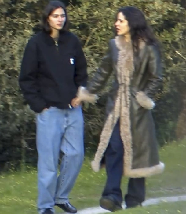 Rosalía y Loli Bahía, en la Casa de Campo.