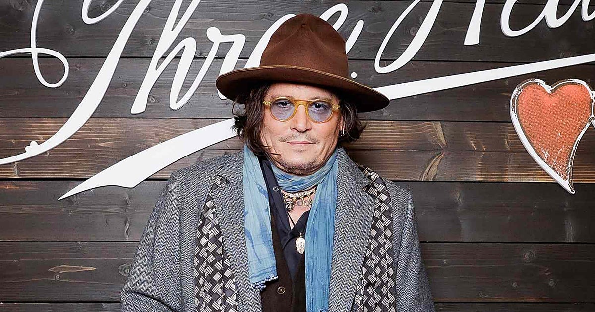 La última extravagancia de Johnny Depp: lanza su ron con una botella inspirada en sus tatuajes