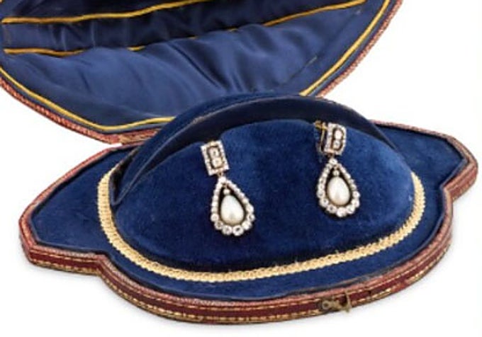 Los pendientes de María Amalia de Borbón-Dos Sicilias ahora subastados.