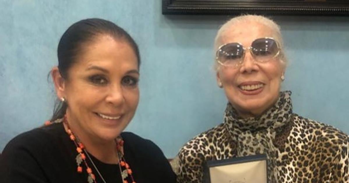 De su peluquero Antonio a la diseñadora Margarita: los incondicionales de Isabel Pantoja