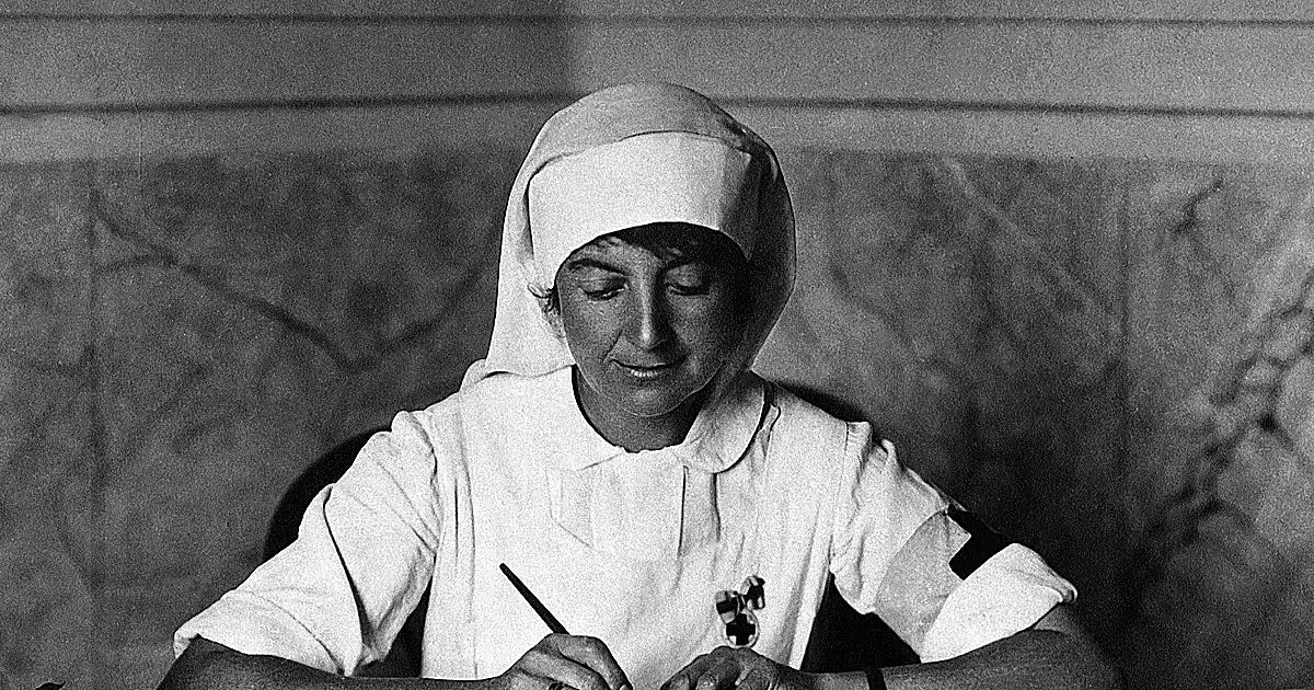 Así esquivó la muerte Carmen Angoloti, la aristócrata que fue dama enfermera de la Cruz Roja y colega de la Reina Victoria Eugenia