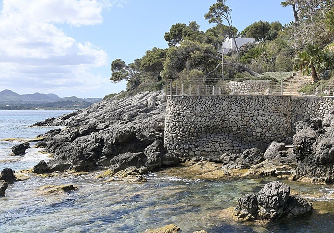 Piscina en casa de diseño en Mallorca.