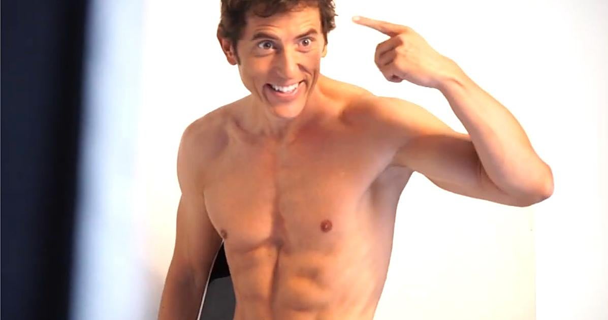 Manel Fuentes, 55 años, indica la comida que ha eliminado de su dieta para mantenerse en forma: «Me corto con ello»