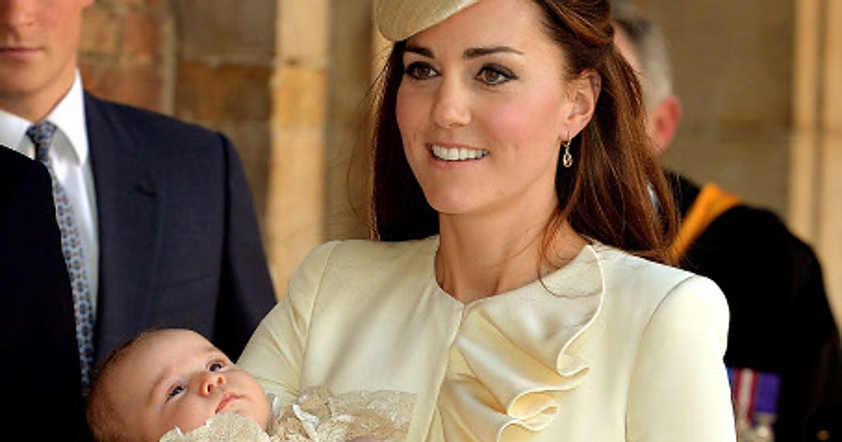 El traje de bautizo de los hijos de Guillermo y Kate Middleton, una increíble réplica del de Isabel II