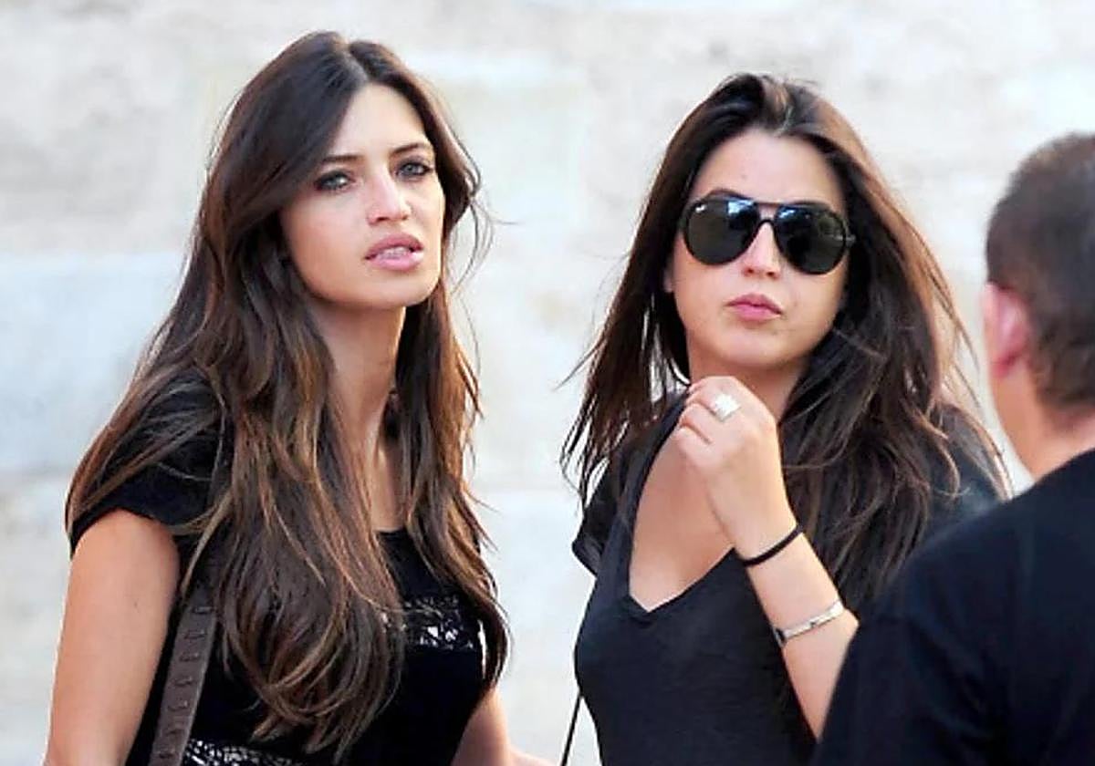 La realidad familiar de Sara Carbonero tras la muerte de su madre: muy  unida a su hermana Irene y distanciada de su padre