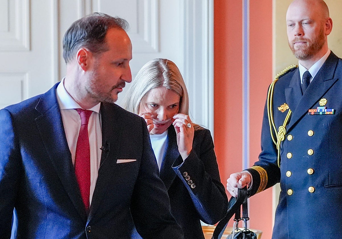 &iquest;Qu&eacute; sabe Haakon de Noruega sobre la relaci&oacute;n de Mette-Marit con Epstein?