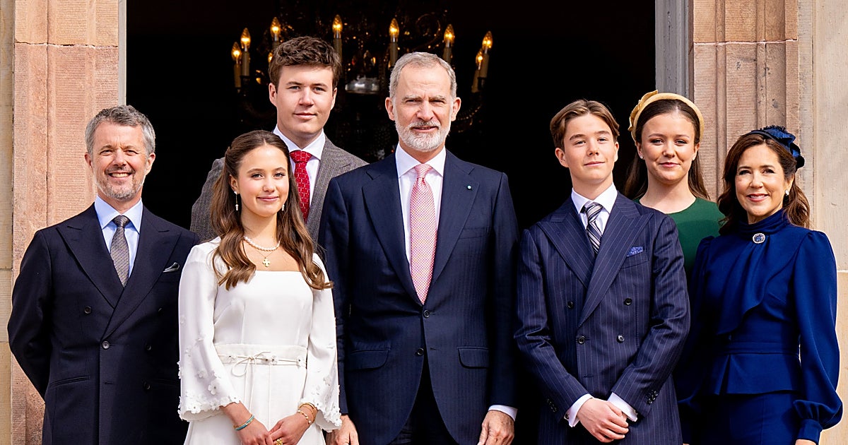 Mary de Dinamarca recupera la sonrisa arropada por Felipe VI en la confirmación de sus mellizos